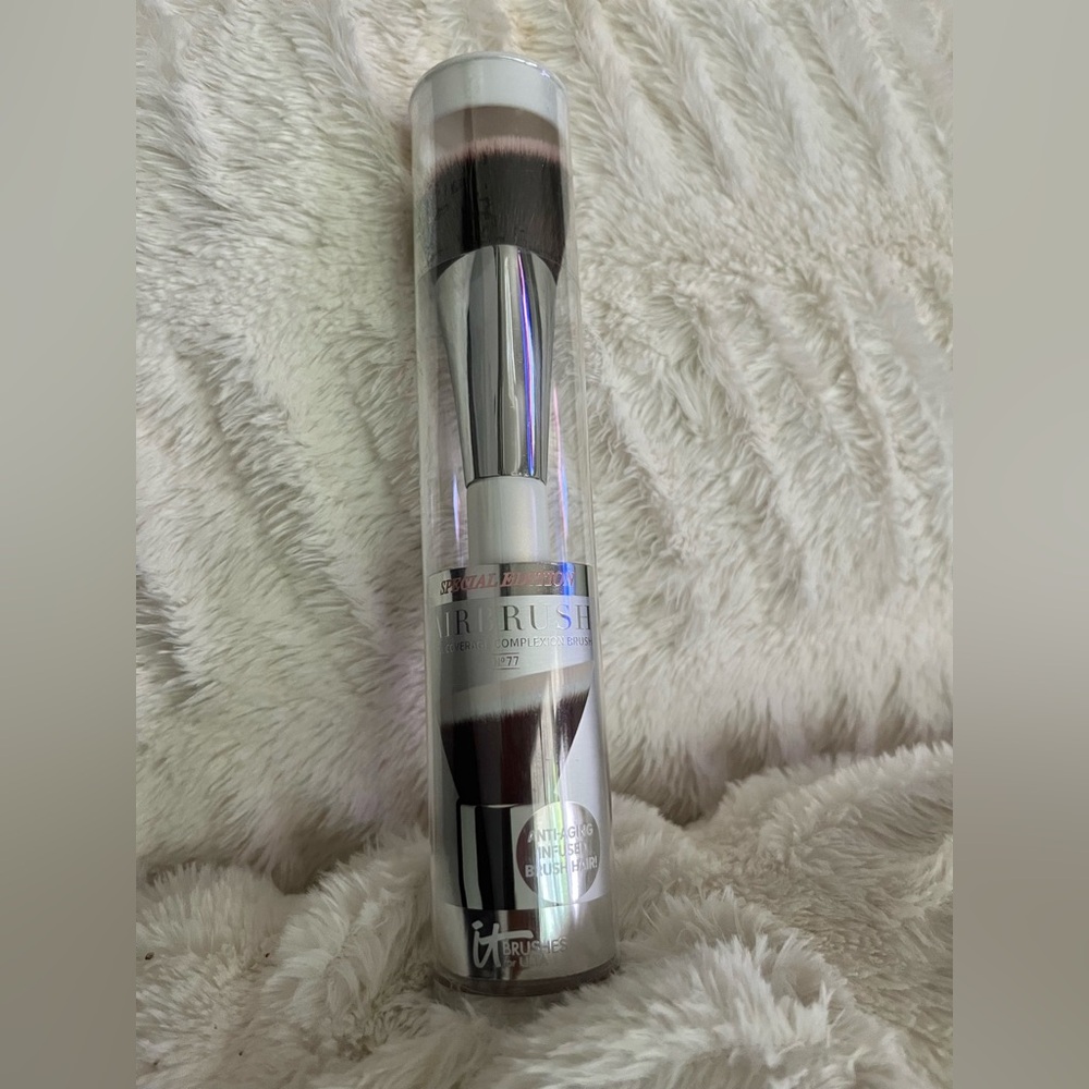 It Cosmetics Airbrush Full Coverage Complexion Brush #77